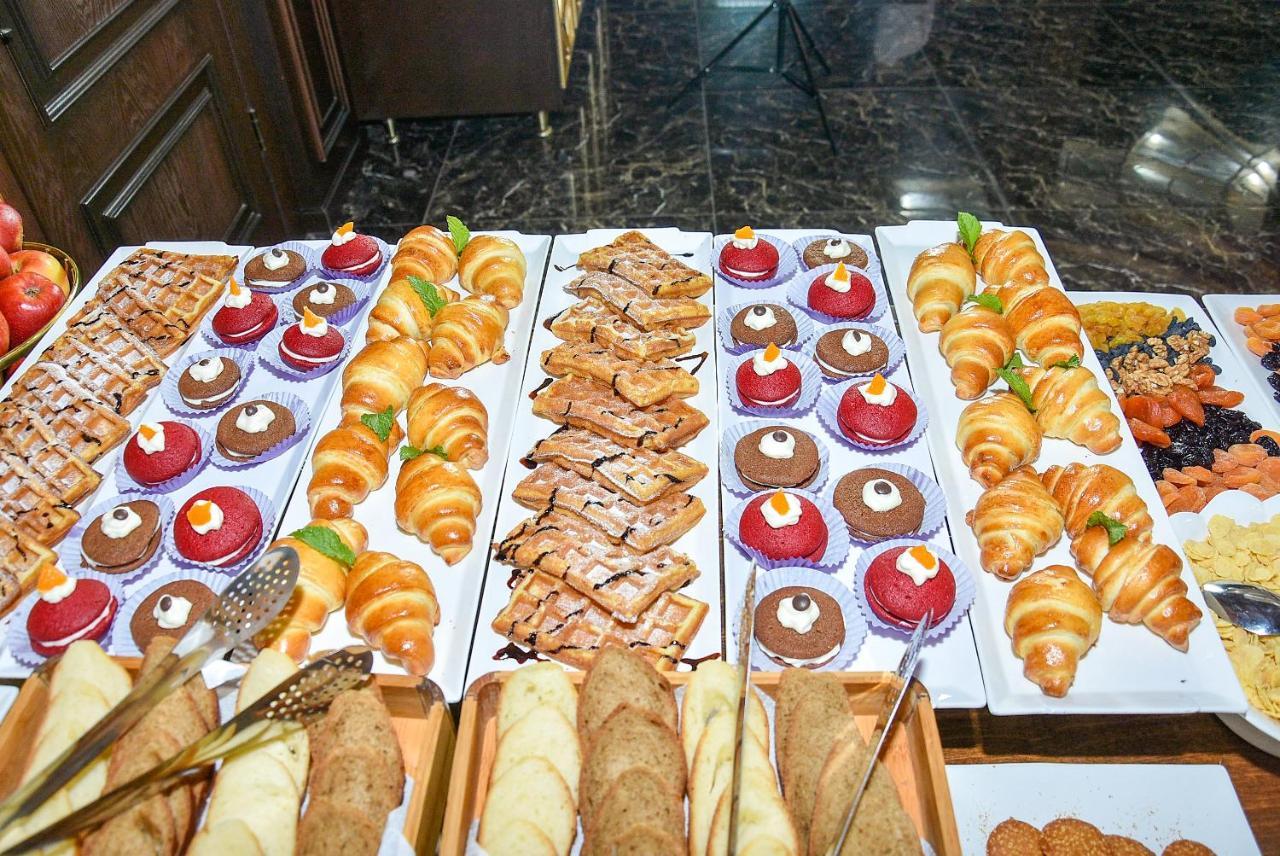Hotel Ramada By Wyndham Turkistan Extérieur photo