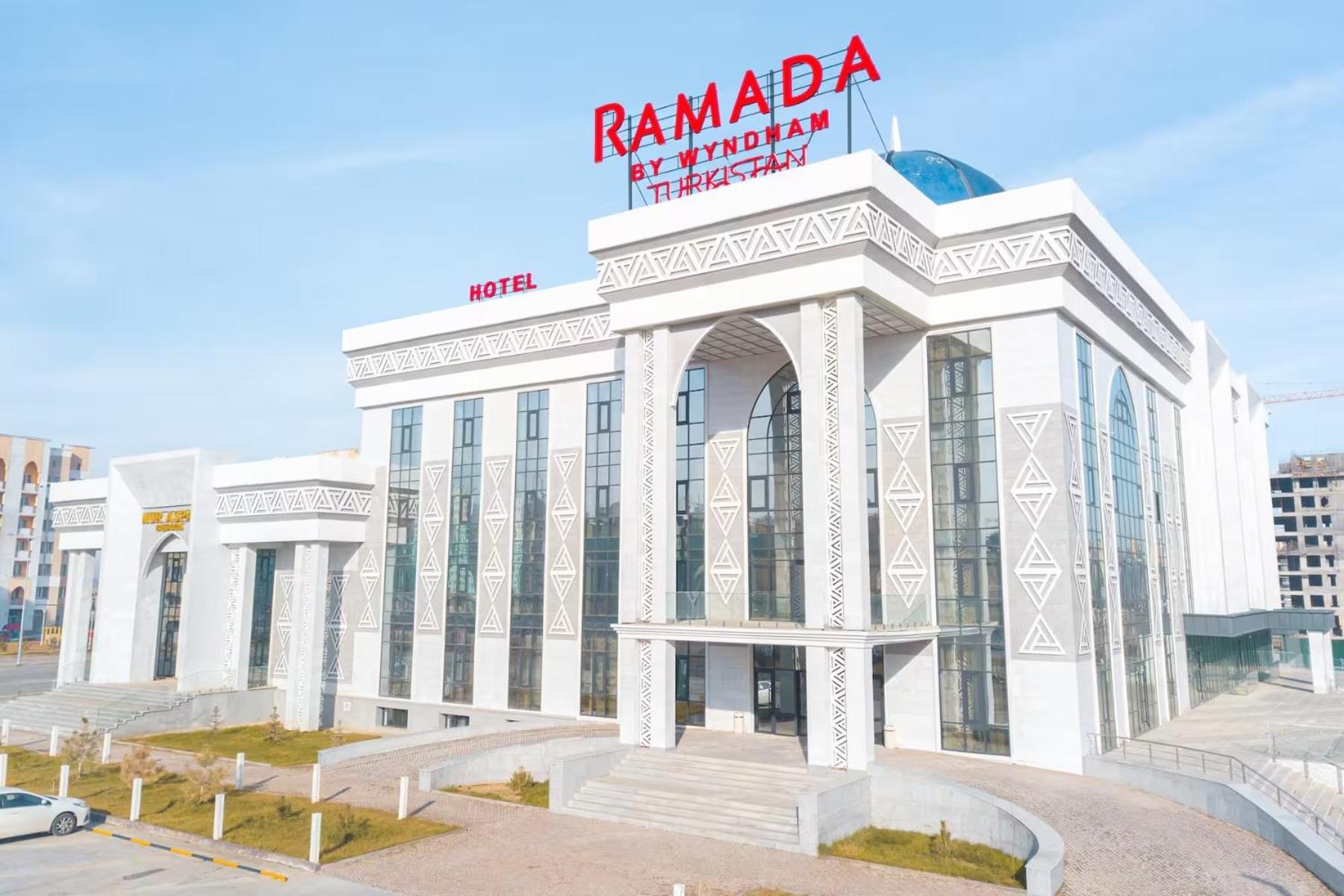 Hotel Ramada By Wyndham Turkistan Extérieur photo